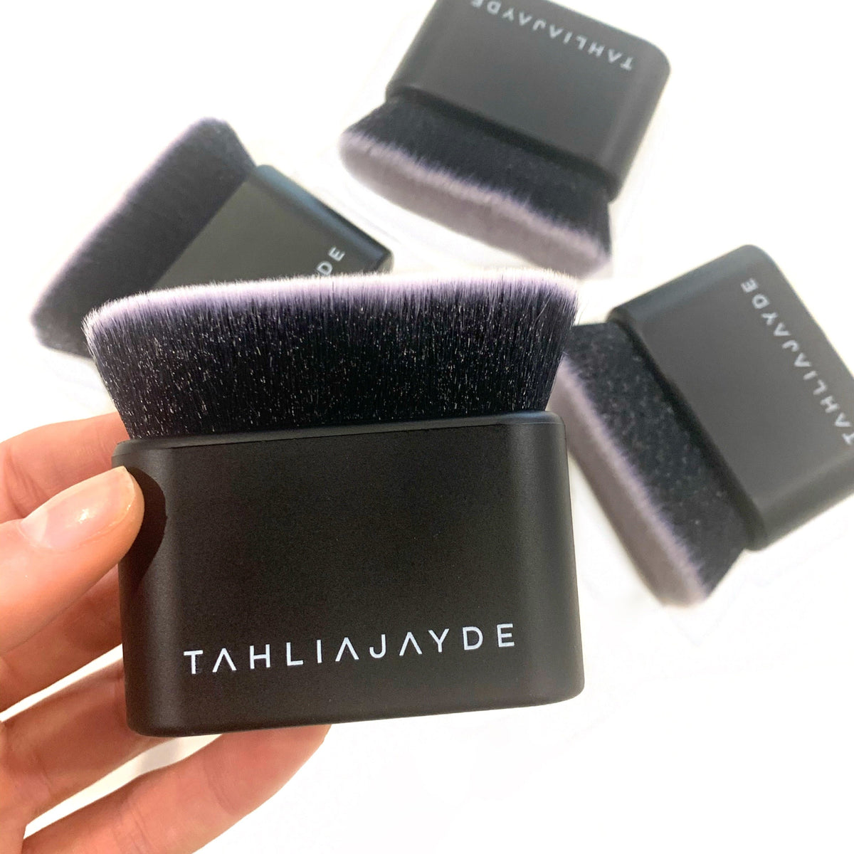 Contour Face and Body Brush (Kabuki) Tahlia Jayde